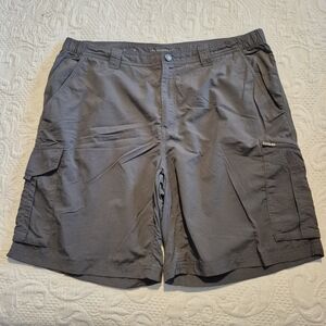 Columbia men's size 40 x 10 omni shade light weight quick dry gray shorts, VGUC